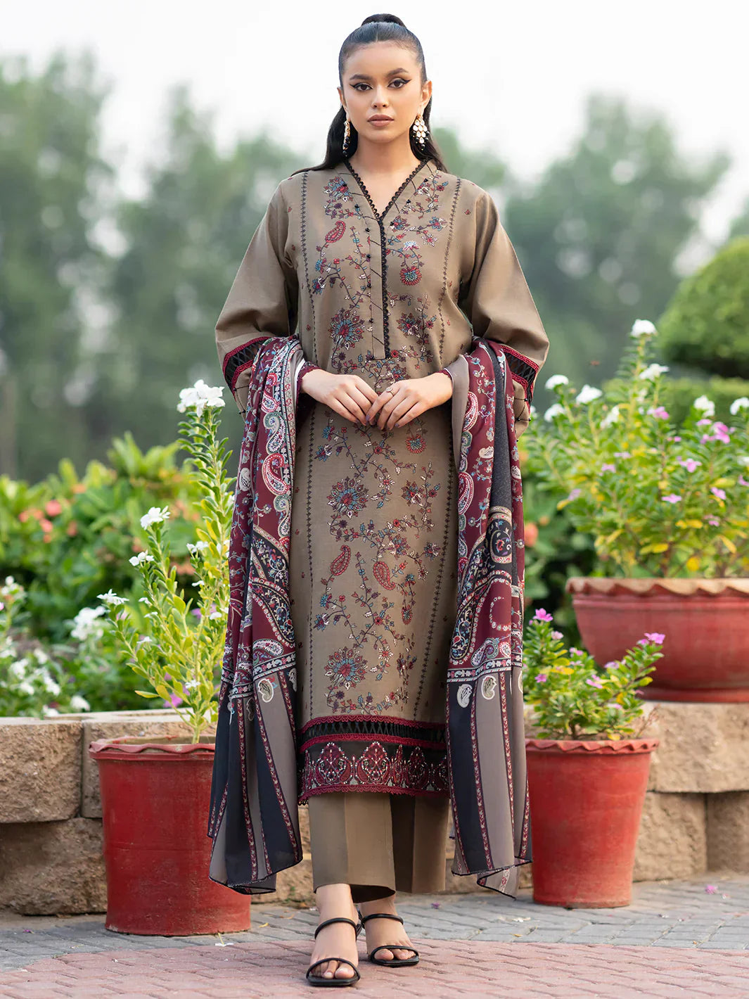 Lawn 3PC Embroidered With Digital Printed Jauqard Dupatta- 5238