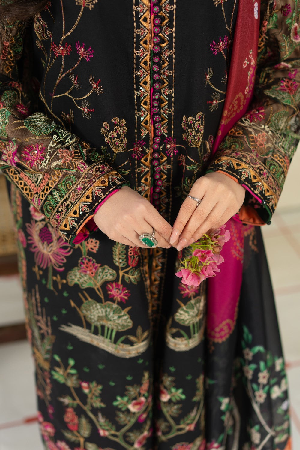 Lawn 3PC Embroidered With Digital Printed Jauqard Dupatta- 5215